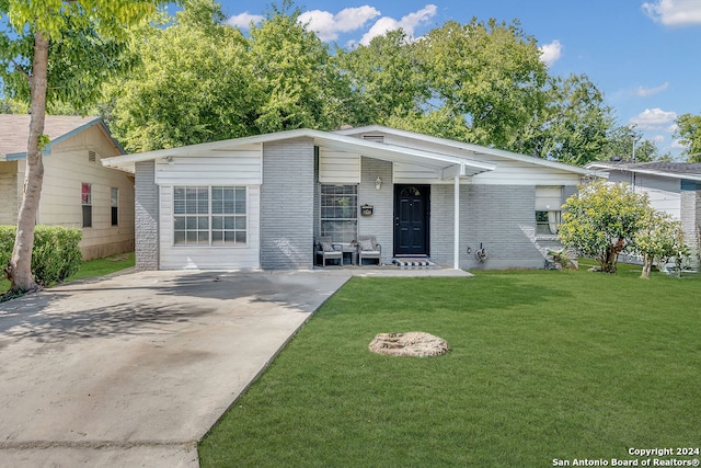 view of front of house with a front yard