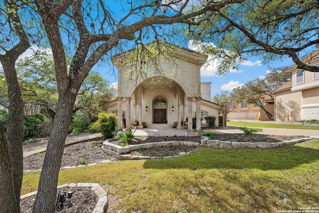 view of front of house featuring a front yard and a garage