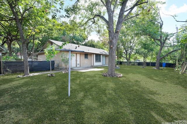 view of yard with a patio