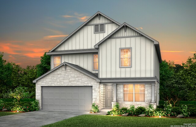 view of front facade featuring a garage