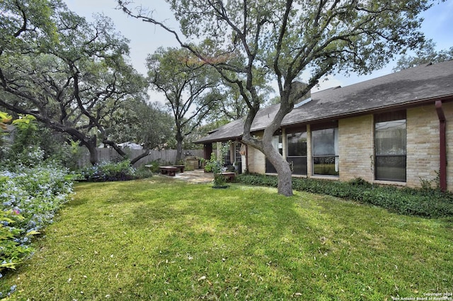 view of yard featuring a patio area