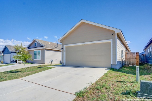 ranch-style house with a front yard