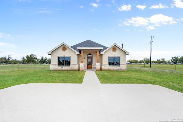 view of front of property with a front yard