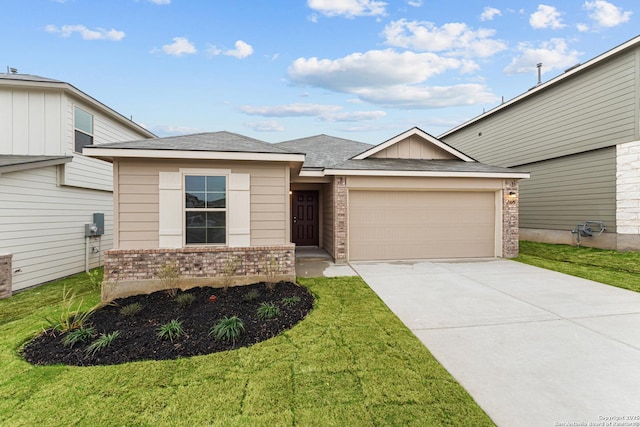 view of front of house featuring a garage and a front yard