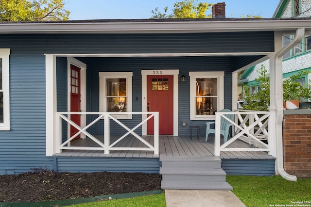 doorway to property with covered porch