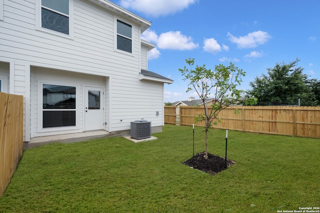 view of yard featuring central AC unit