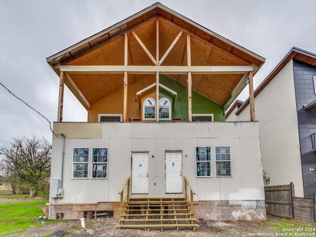 view of front of property featuring entry steps and fence