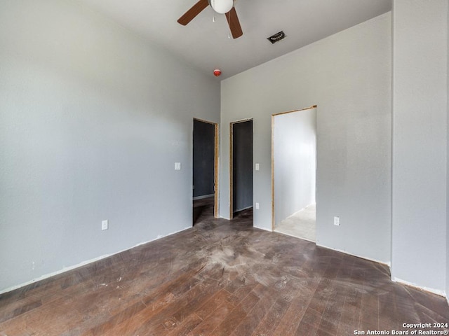 unfurnished room with dark hardwood / wood-style floors and ceiling fan