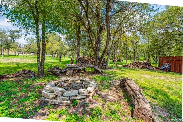 view of yard featuring an outdoor fire pit