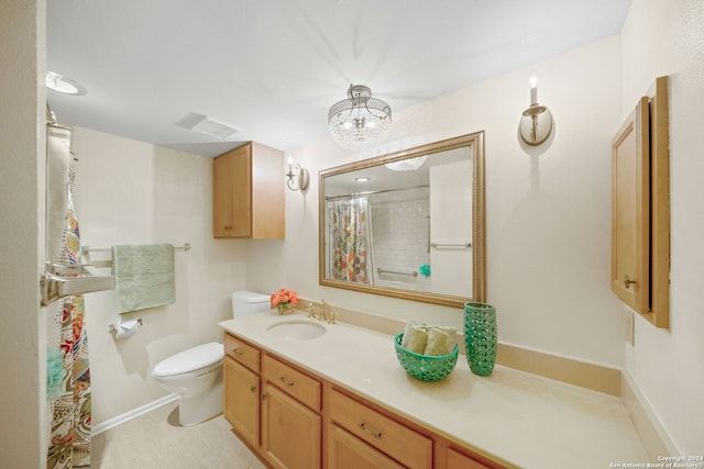 2300 Nacogdoches Rd Unit 232-I, San Antonio, TX 78209 - full bath with toilet, a shower with shower curtain, vanity, and a chandelier