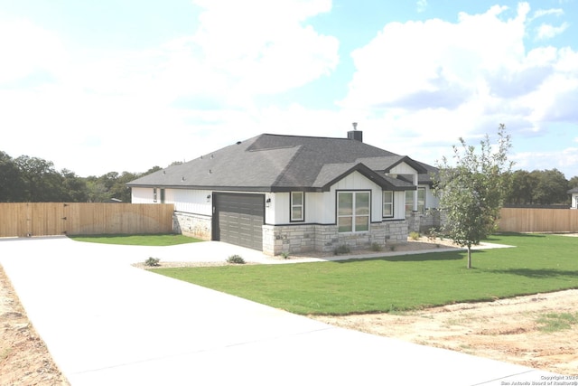 view of front facade featuring a front yard and a garage