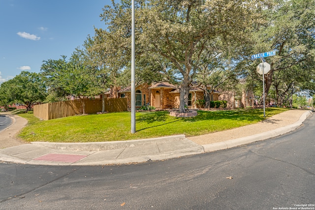 view of front of property with a front yard