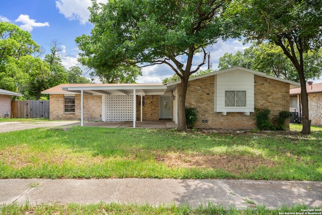 ranch-style home featuring a front yard