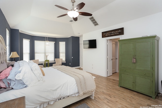 bedroom featuring light hardwood / wood-style floors, lofted ceiling, and ceiling fan