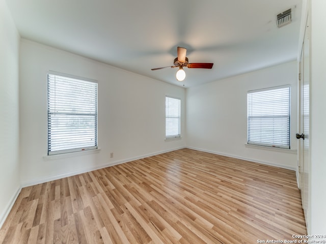 empty room featuring light wood-type flooring and ceiling fan