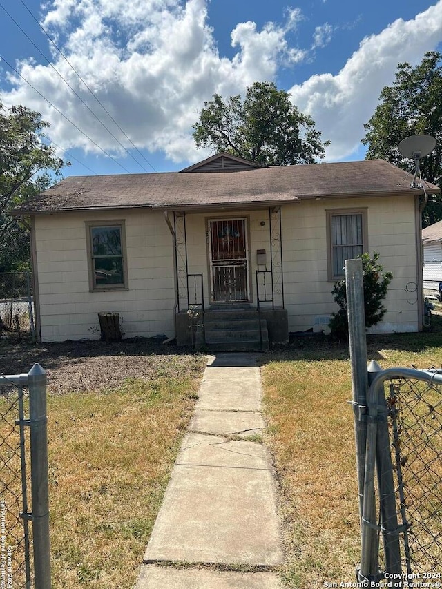 ranch-style home with a front yard