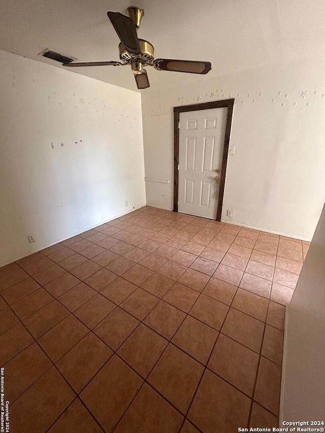 unfurnished bedroom featuring ceiling fan