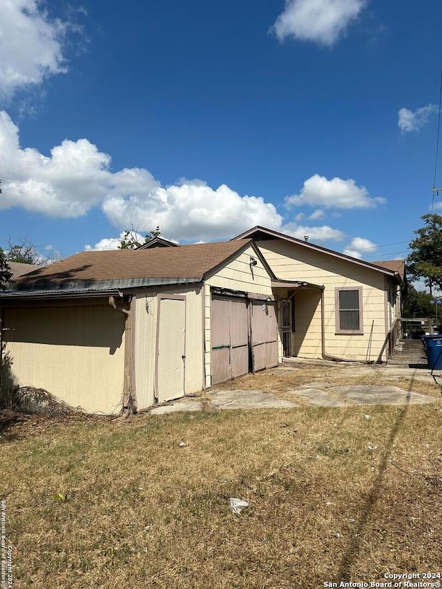 view of outbuilding featuring a lawn