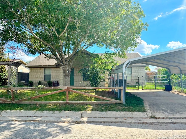 view of front facade featuring a front yard and a carport