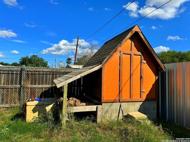 133 Rio Grande St, Uvalde, TX 78801 - view of outdoor structure