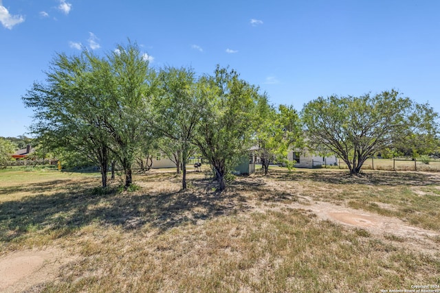 view of yard featuring a rural view