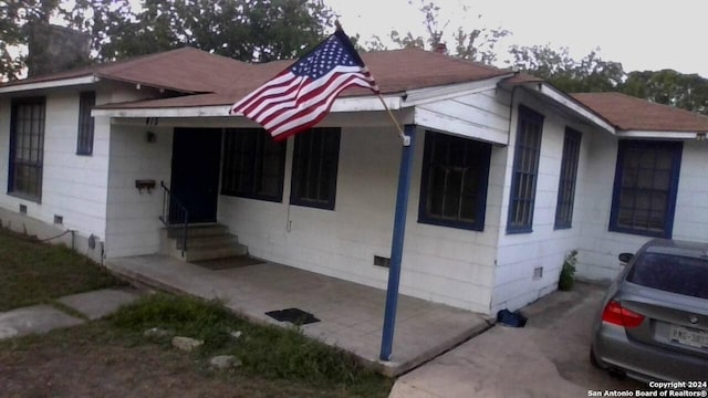 415 N, San Antonio, TX 78201 - view of front of property featuring entry steps and crawl space