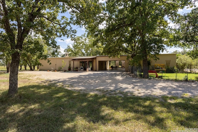 view of front facade with a front lawn