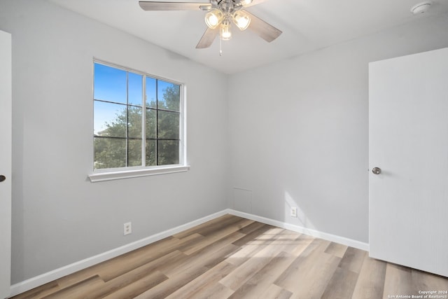 unfurnished room featuring light hardwood / wood-style floors and ceiling fan