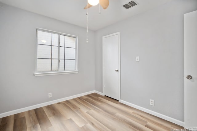 unfurnished room featuring light hardwood / wood-style floors and ceiling fan