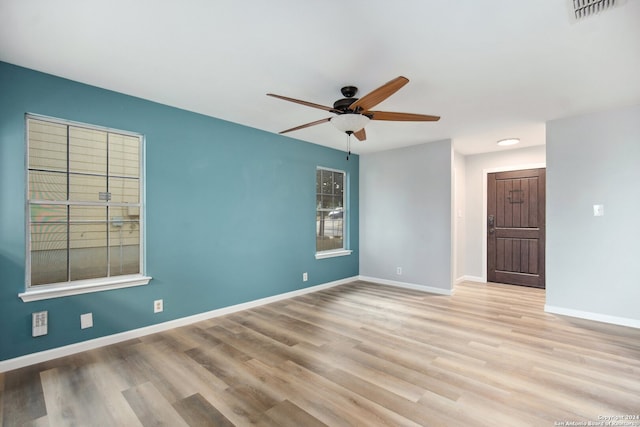 unfurnished room featuring light hardwood / wood-style floors and ceiling fan