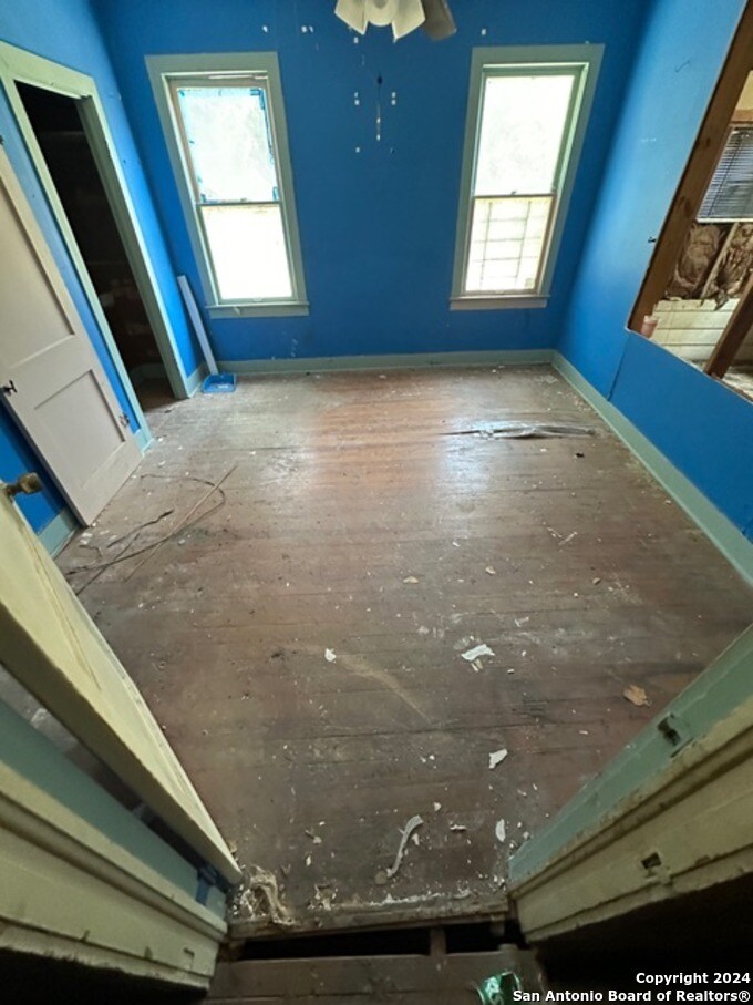 335 Elmhurst Ave, San Antonio, TX 78209 - view of spare room