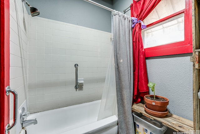 bathroom featuring shower / tub combo