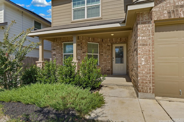 entrance to property featuring covered porch