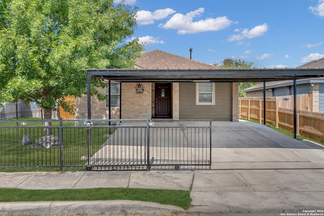 view of front of house featuring a front yard