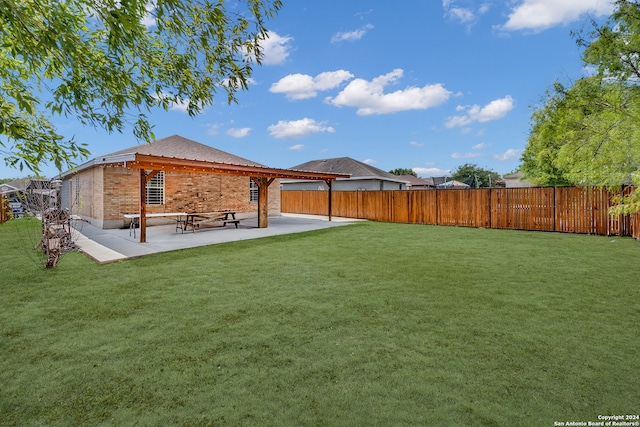 view of yard with a patio area