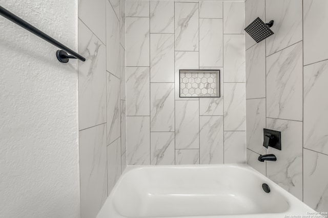 bathroom featuring tiled shower / bath