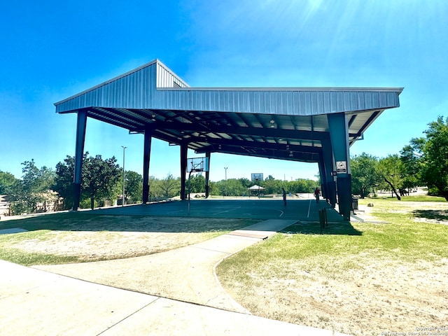 view of home's community featuring a yard