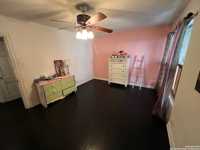 bedroom with ceiling fan