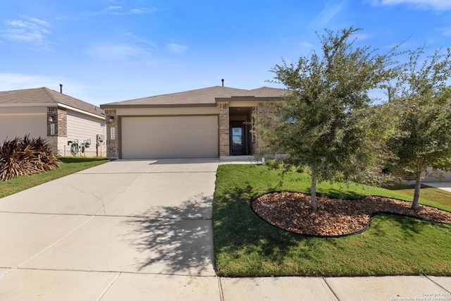 view of front of property featuring a front yard and a garage