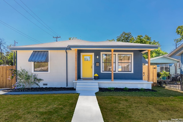 view of front of property with a front yard