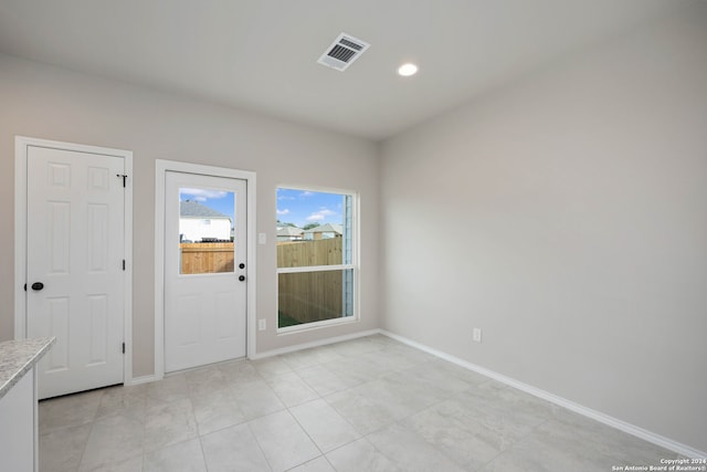 empty room featuring light tile patterned floors