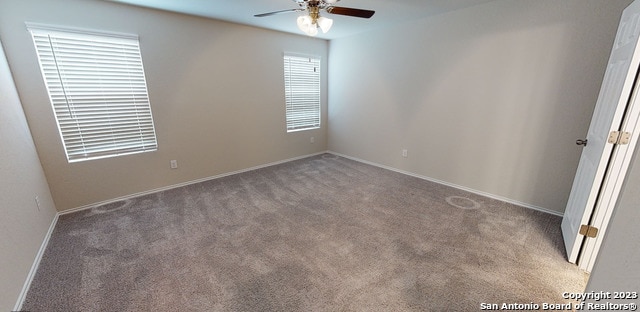 unfurnished room with carpet and ceiling fan