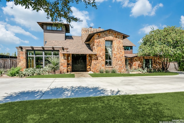 view of front of property with a front lawn