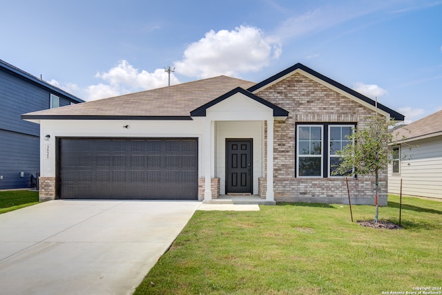 view of front of home featuring a front lawn and a garage