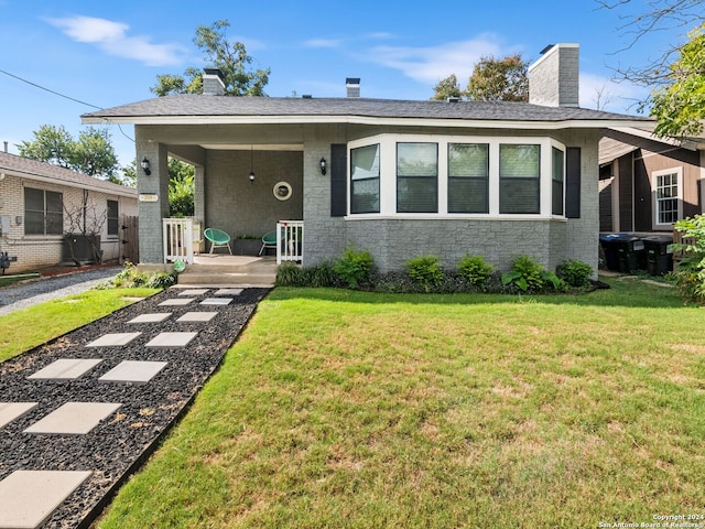 view of front of house with a front yard