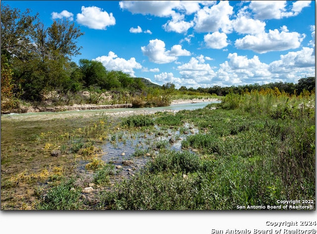 Listing photo 3 for 8 State Highway 55, Uvalde TX 78801