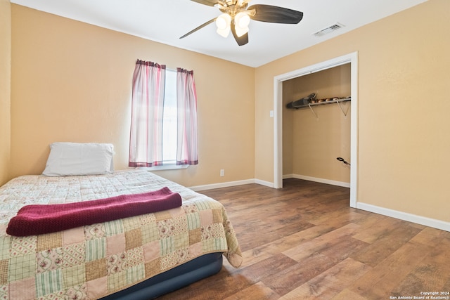 bedroom featuring hardwood / wood-style floors, ceiling fan, and a closet