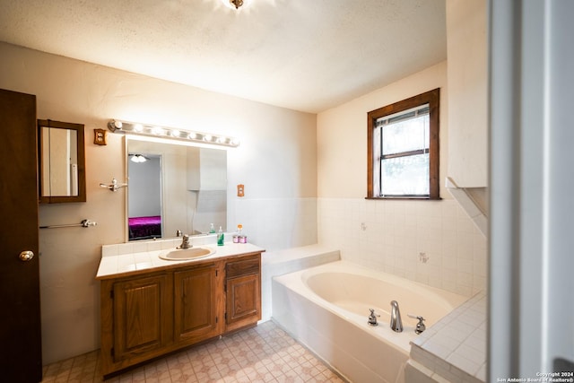 355 Mountain Creek Rd, Pipe Creek, TX 78063 - full bath featuring a bath and vanity