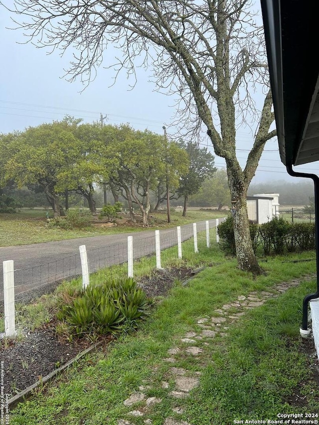 355 Mountain Creek Rd, Pipe Creek, TX 78063 - view of yard with fence