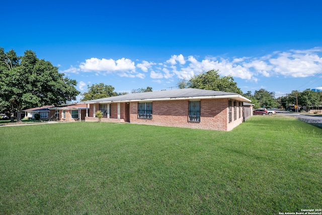 ranch-style house with a front yard